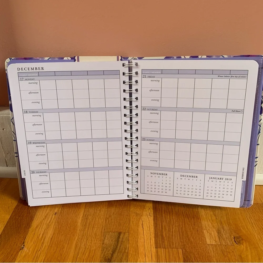 Mom's Weekly Planner Schedule Calendar or Notebook